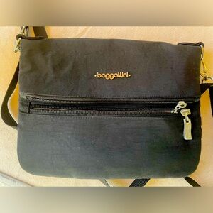 Baggalini crossbody travel bag.